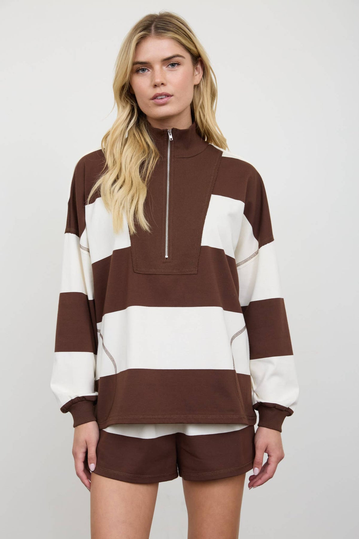 WIDE STRIPE HALF ZIP LONG SLEEVE KNIT TOP: BROWN