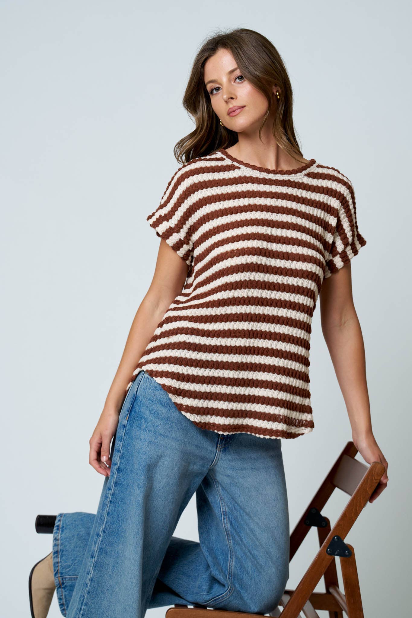 TEXTURED STRIPE ROUND NECK DOLMAN SLEEVE KNIT TOP: BROWN