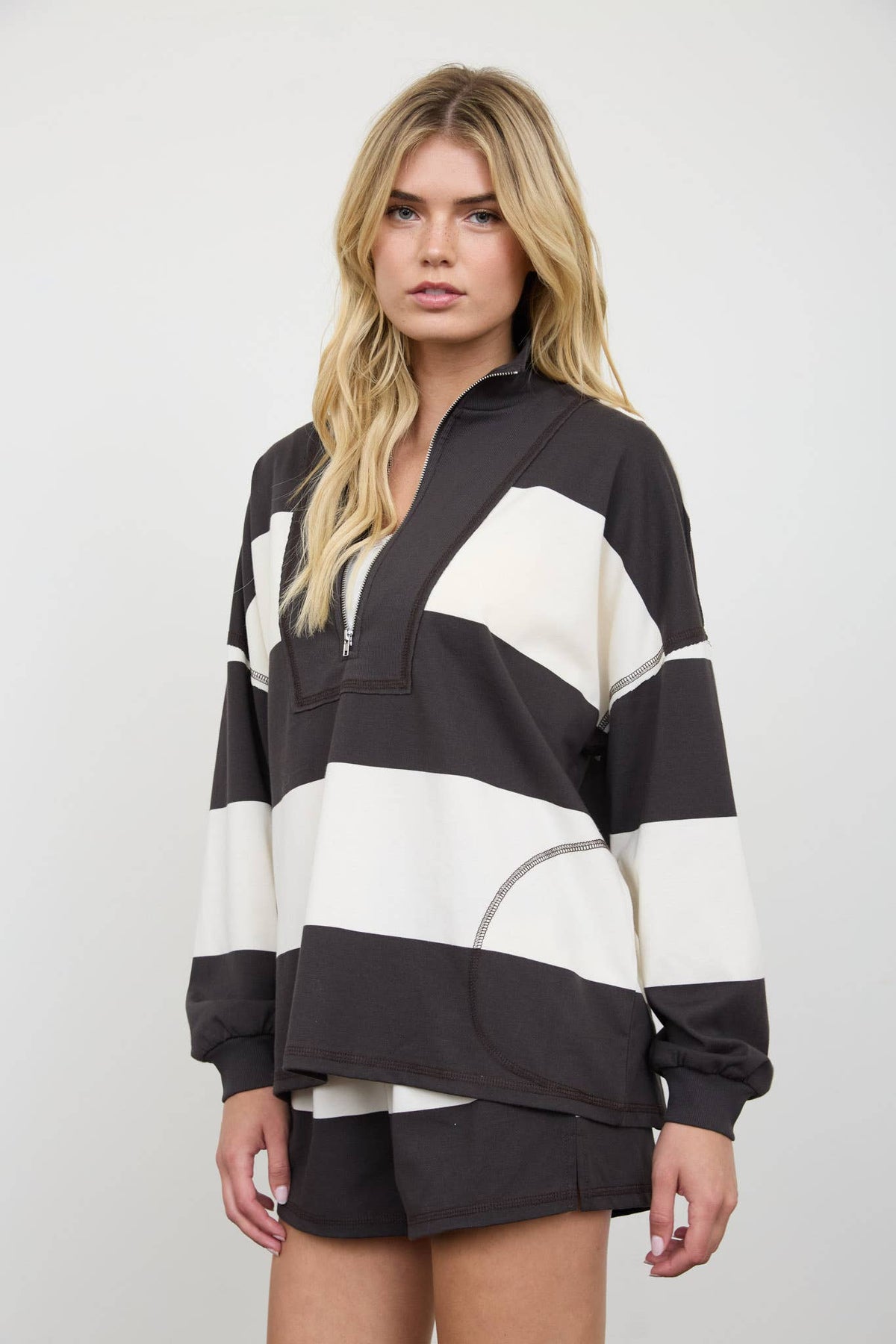 WIDE STRIPE HALF ZIP LONG SLEEVE KNIT TOP: BROWN