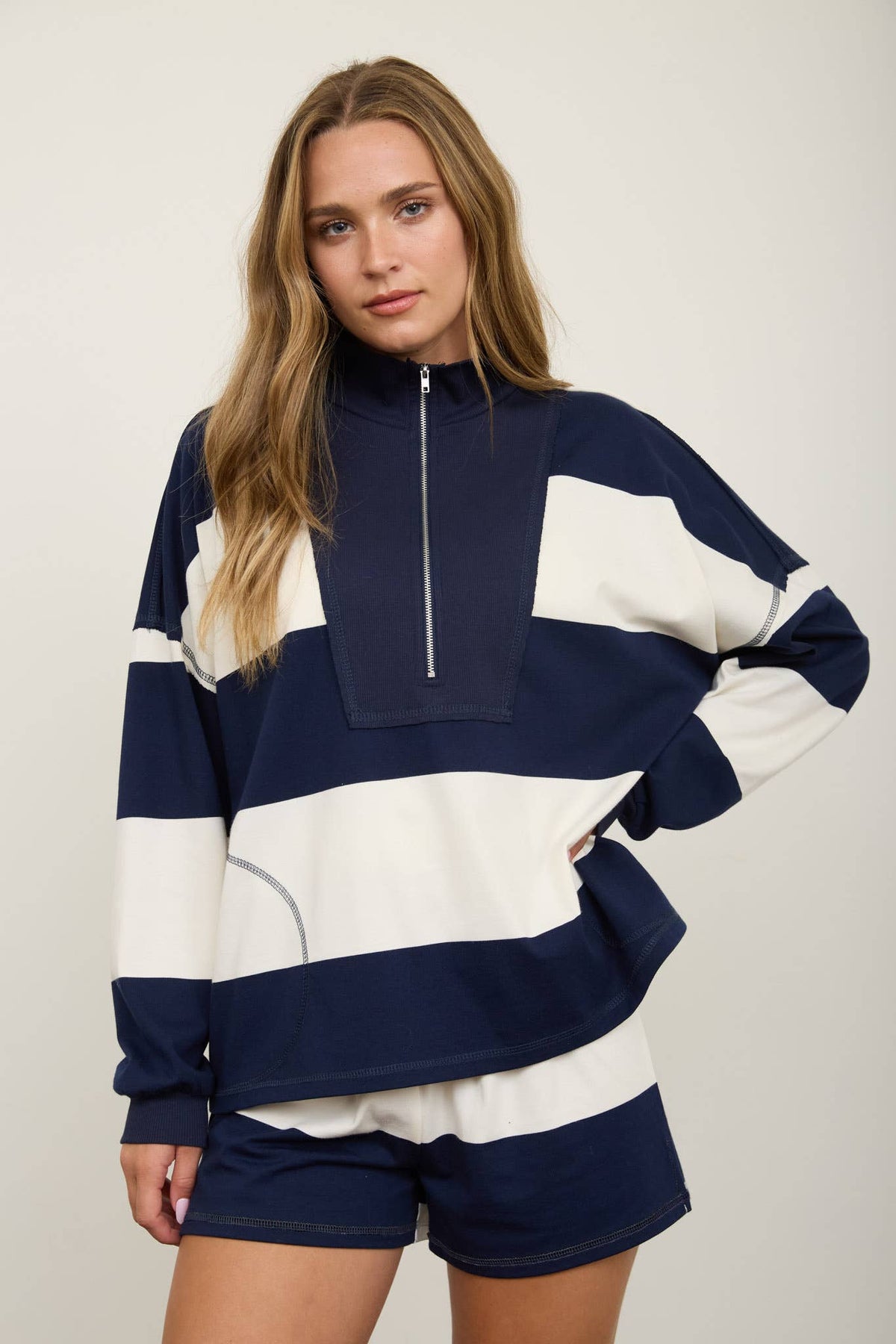 WIDE STRIPE HALF ZIP LONG SLEEVE KNIT TOP: BROWN
