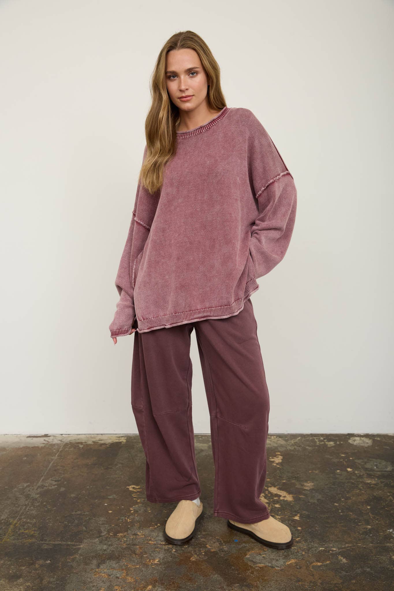 WASHED RAW EDGE CREW NECK DROP SLEEVE SWEATER: BURGUNDY