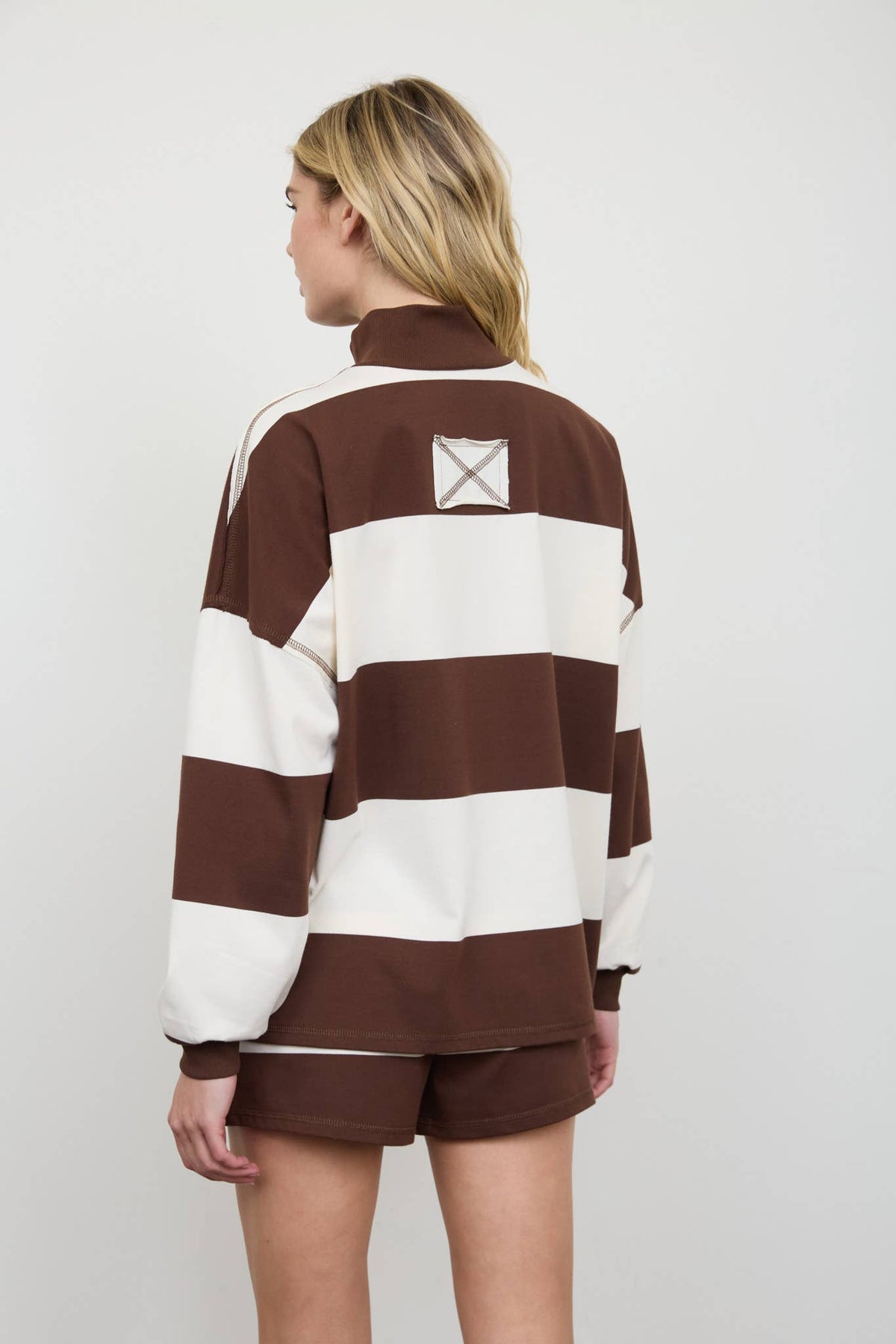 WIDE STRIPE HALF ZIP LONG SLEEVE KNIT TOP: BROWN
