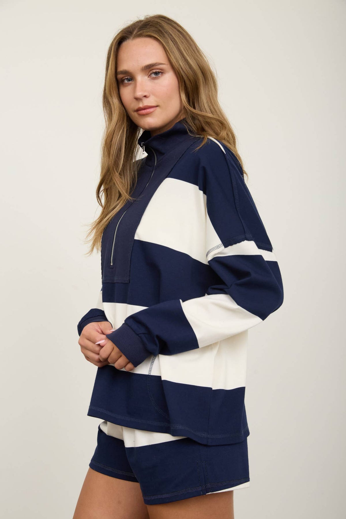 WIDE STRIPE HALF ZIP LONG SLEEVE KNIT TOP: BROWN