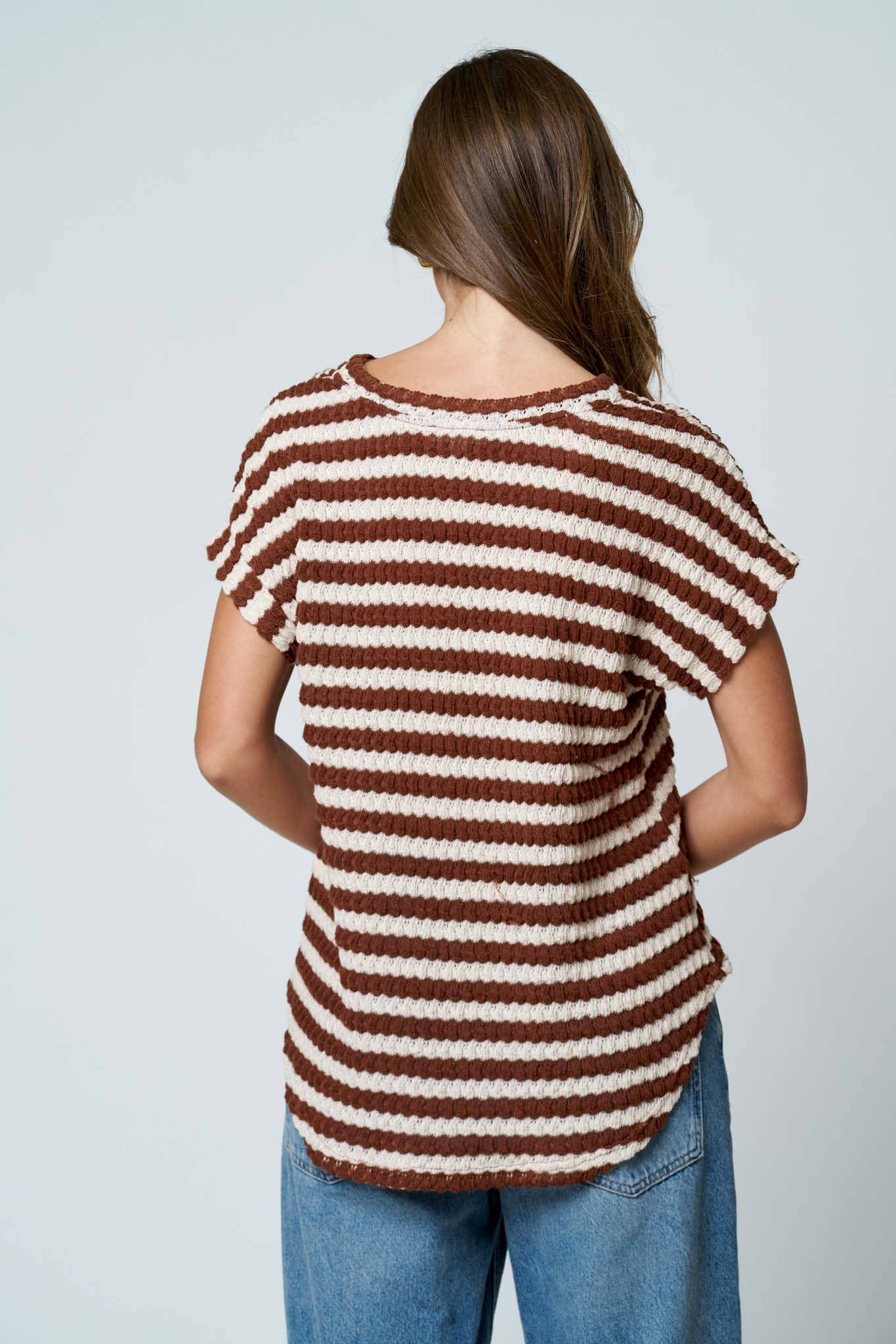 TEXTURED STRIPE ROUND NECK DOLMAN SLEEVE KNIT TOP: BROWN