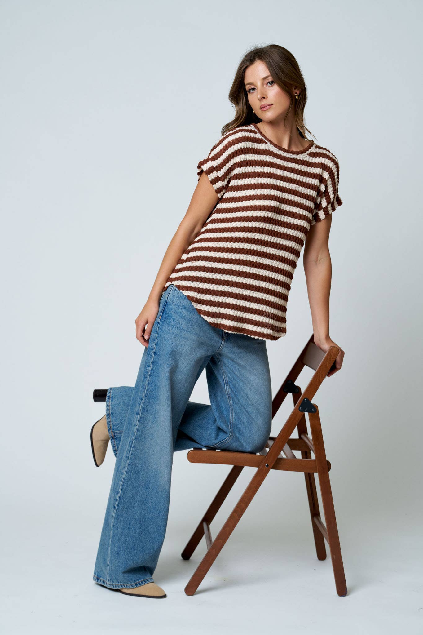 TEXTURED STRIPE ROUND NECK DOLMAN SLEEVE KNIT TOP: BROWN