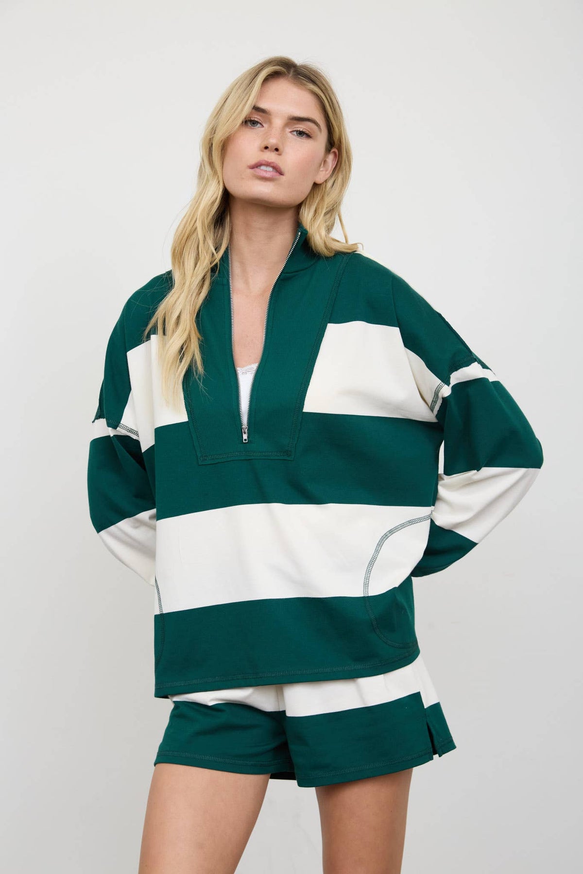 WIDE STRIPE HALF ZIP LONG SLEEVE KNIT TOP: BROWN