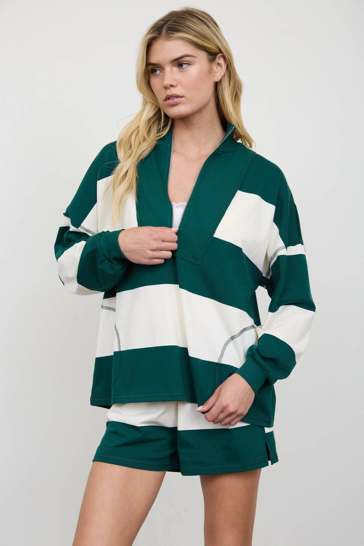 WIDE STRIPE HALF ZIP LONG SLEEVE KNIT TOP: BROWN