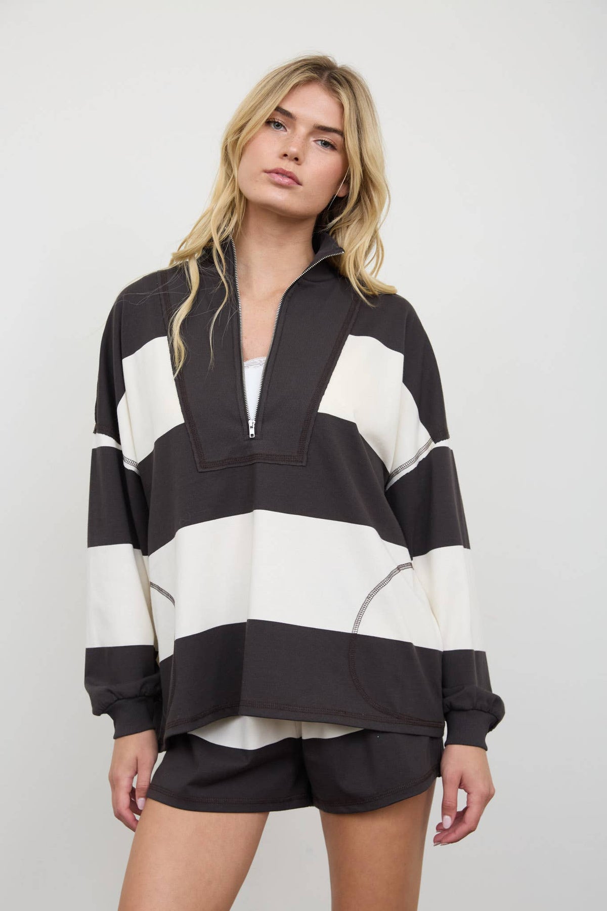 WIDE STRIPE HALF ZIP LONG SLEEVE KNIT TOP: BROWN