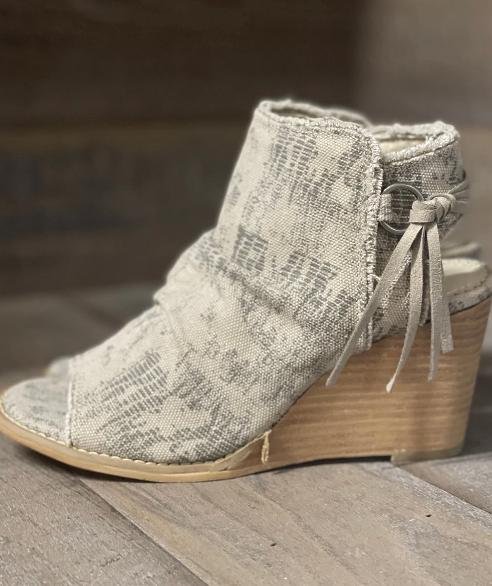 Very G Keely Grey Open Toe Wedge is